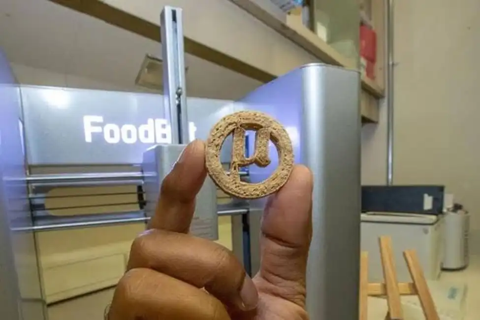 Tired of Plastic Pollution? Now You Can Eat Plastics