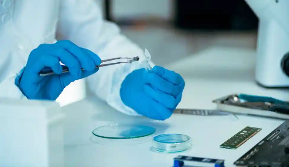 A Smart Medical Implant Brings New Hope for Ovarian Cancer Treatment